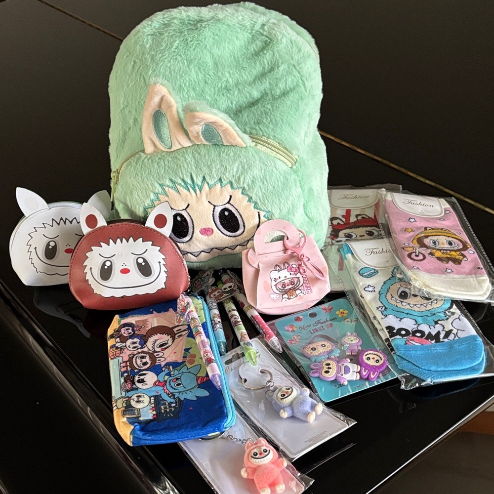 💝Kids Monster Plush Mint Green Backpack bundled w/ 14 Monsters accessories 💝